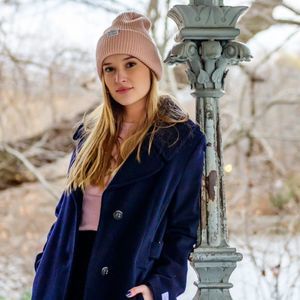 Meet your Posher, Lora
